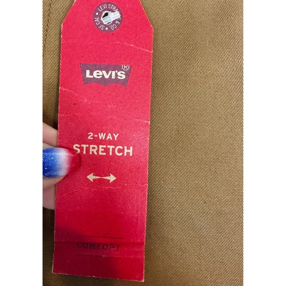 NWT Levis Chino Pants Mens 33x32 Brown 2-Way Comfort Stretch Straight Leg